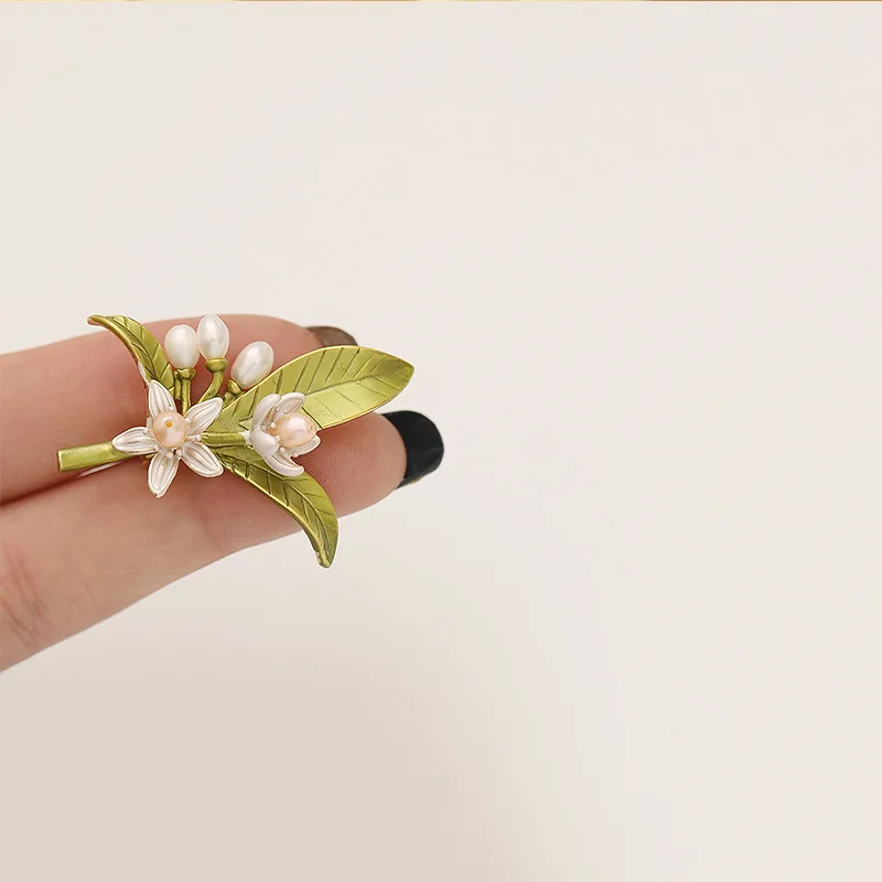 

Vintage Cute Flower Brooch Pin Female Light Luxury Fashion Brooch Pearl Decorative Lapel Pins Buckle Accessories Fine Jewelry