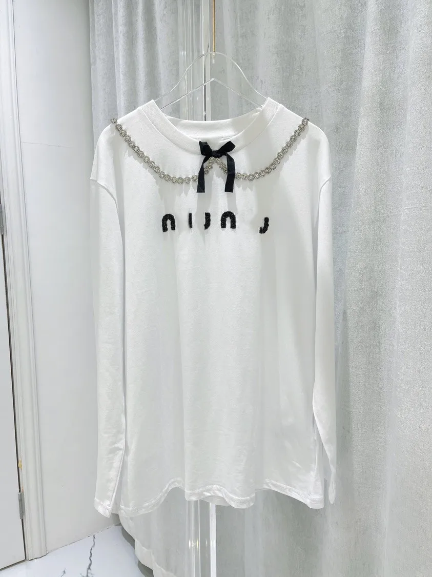 

2021 early autumn new crystal decoration Long Sleeve T exquisite and fashionable Jujia relaxed and fashionable feeling