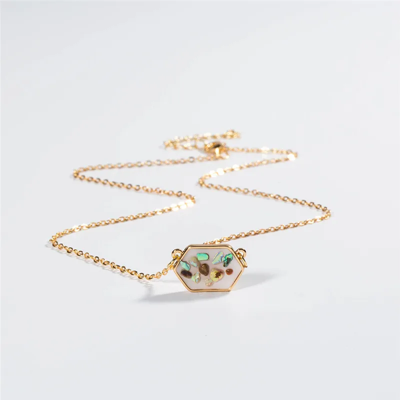 Ожерелье с инициалом имени ожерелье цветными натуральными ракушками