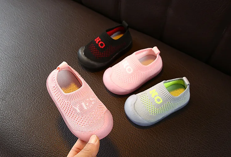 

2020 spring new infant baby shoes 0-1-3 years old 2 boys Baotou shoes girls soft bottom toddler shoes Air mesh Solid Breathable