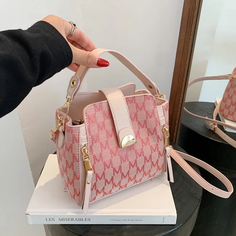 

Shoulder Crossbody Bag Design 2021 Summer Women Fashion Girl's Messenger Purse Ladies Female Lovely With Letter Top Handle