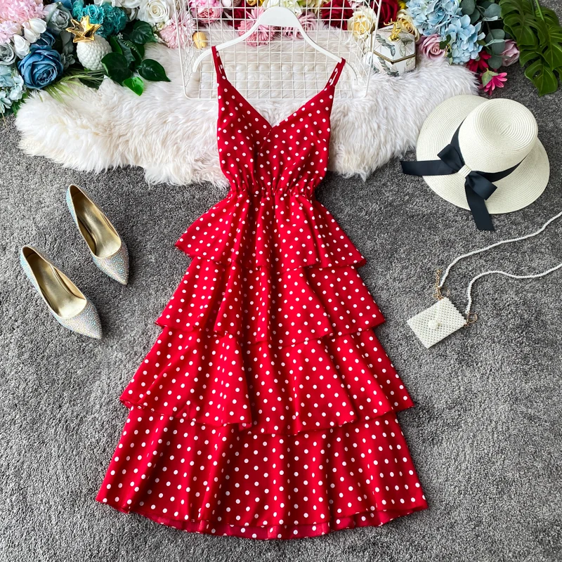 Женское винтажное платье в горошек красное с V-образным вырезом оборками и