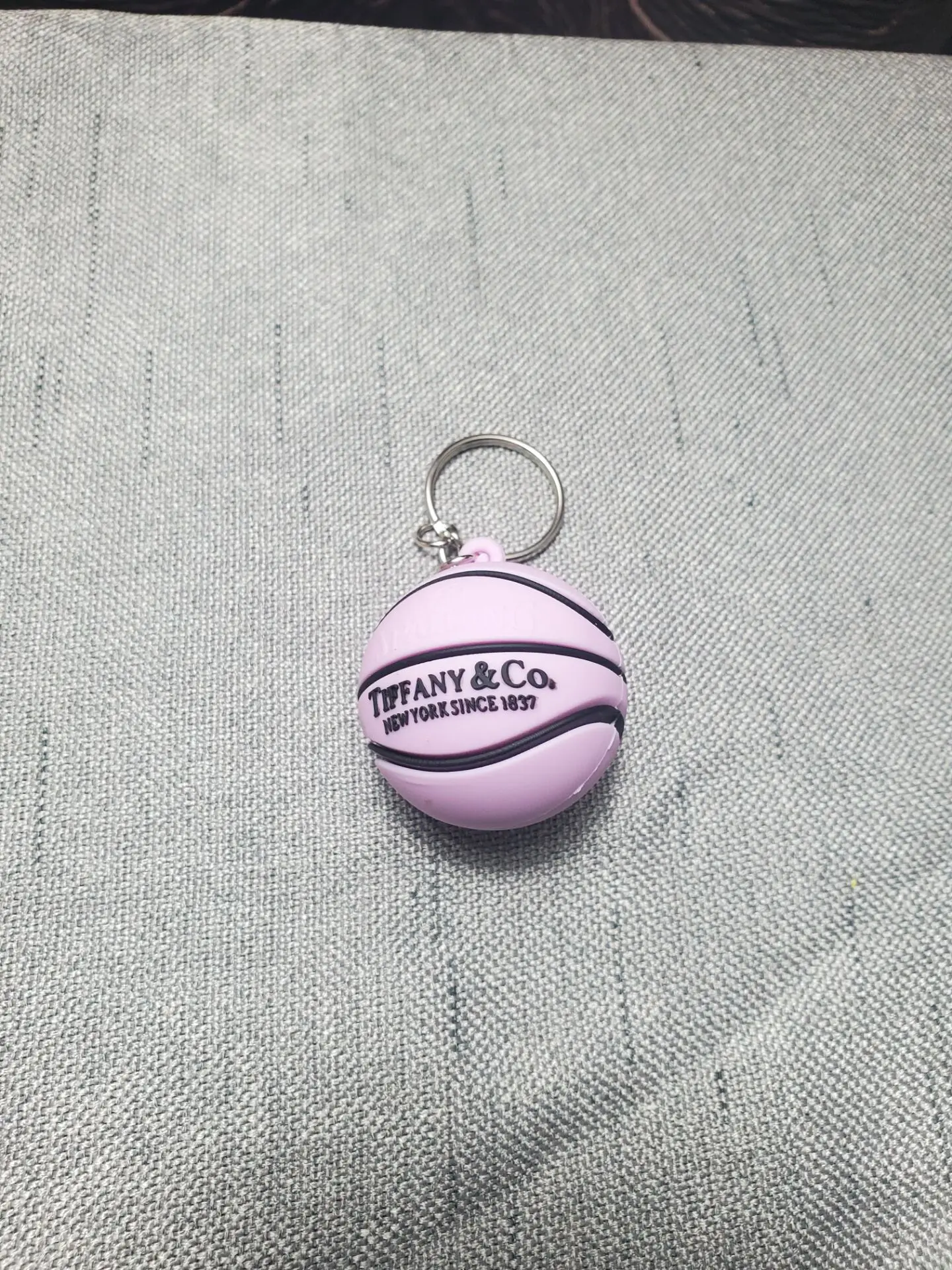 Tiffany&ampCo.Simulation basketball key chain pendant women's bag accessories men's car toys | Игрушки и хобби