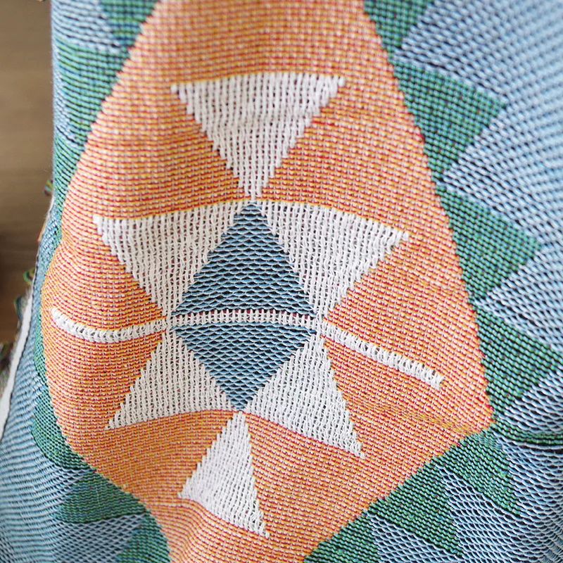 Двухстороннее одеяло с геометрическим принтом плетеный чехол для дивана