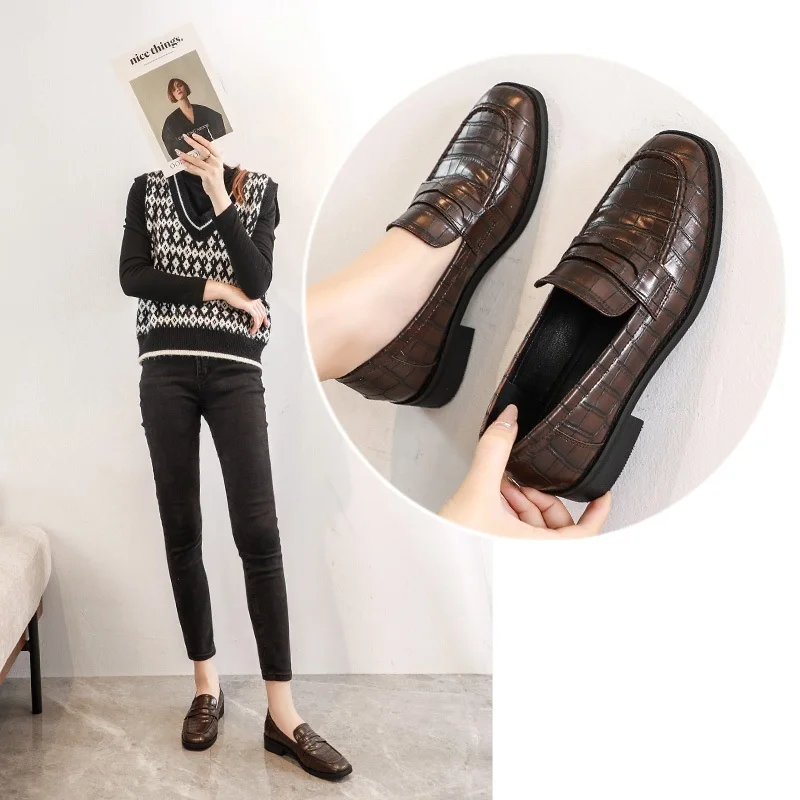 Туфли женские из искусственной кожи на плоской подошве квадратный носок без