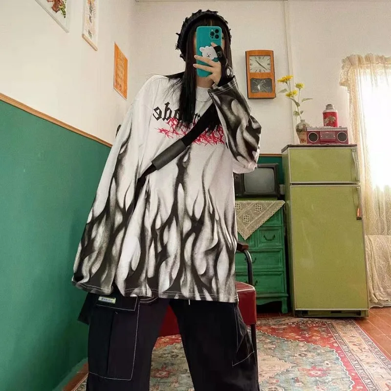 

Female sweatshirt Streetwear hip-hop dark retro flame print loose plus size long-sleeved top pullovers Oversized hoodie vintage