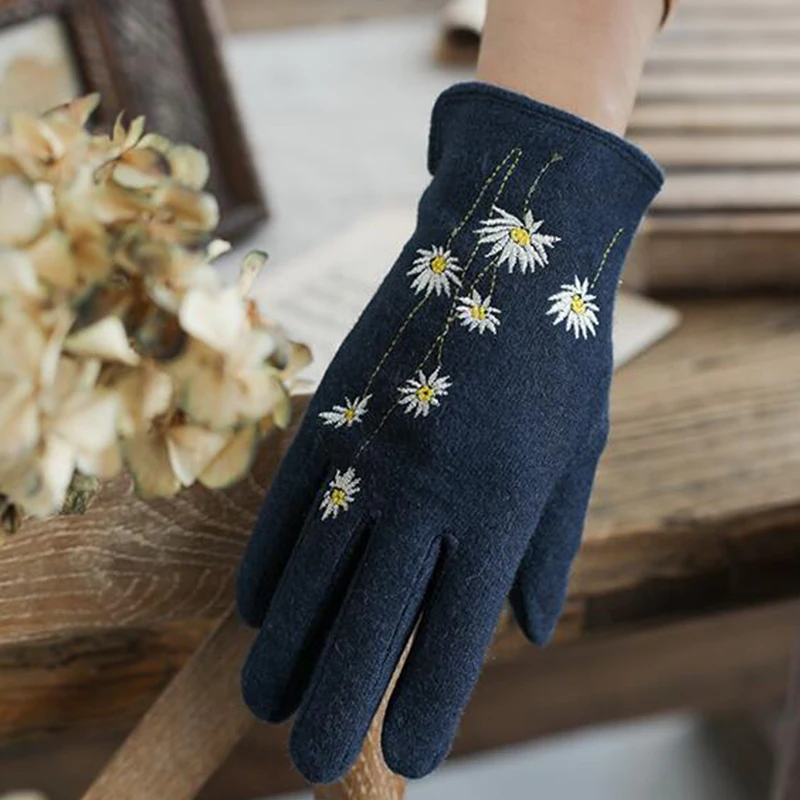 Модные шерстяные бархатные плотные теплые перчатки с вышитыми цветами для езды