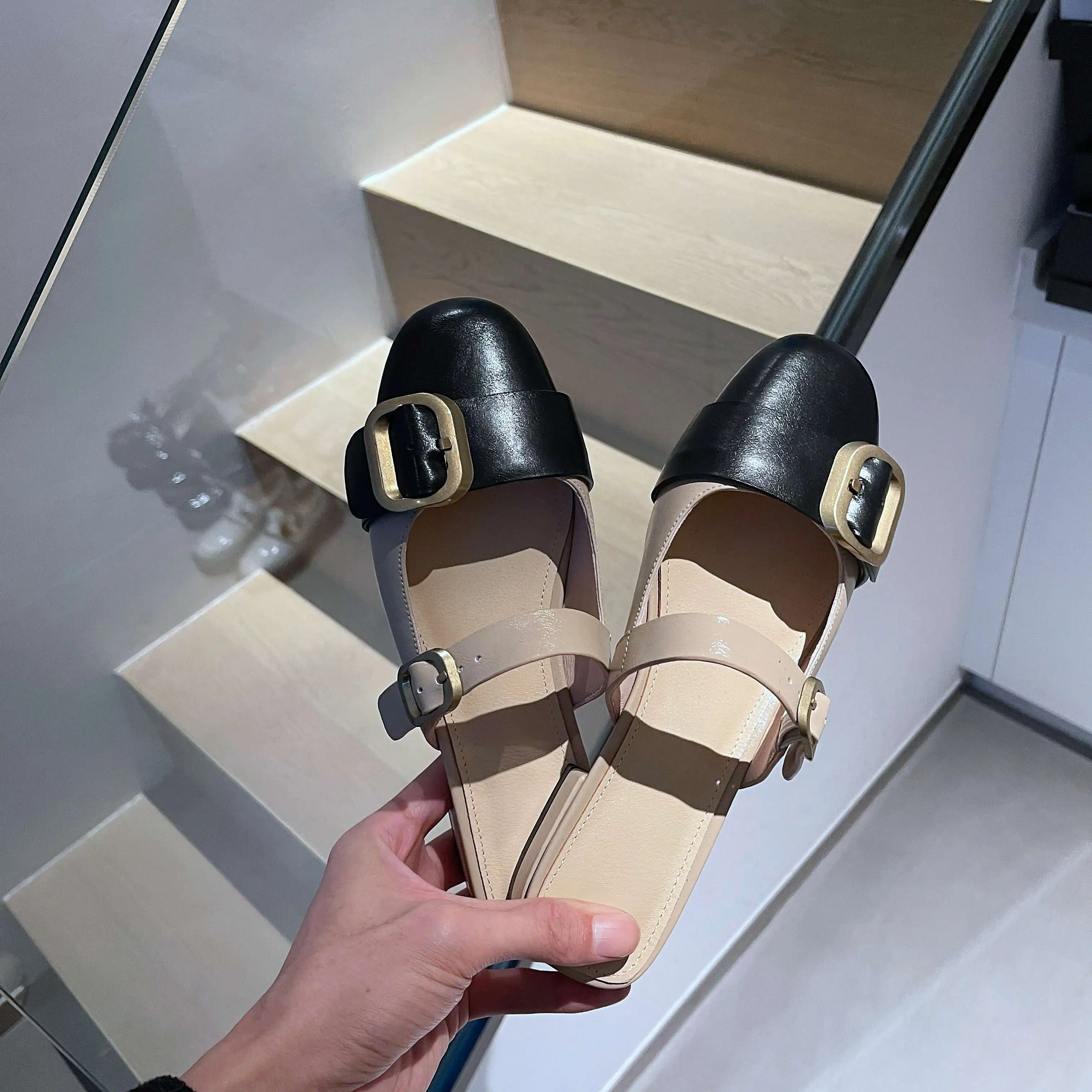 

Krazing pot early spring new arrival outside slipper genuine leather round toe low heel leopard buckle decoration hoes women L70