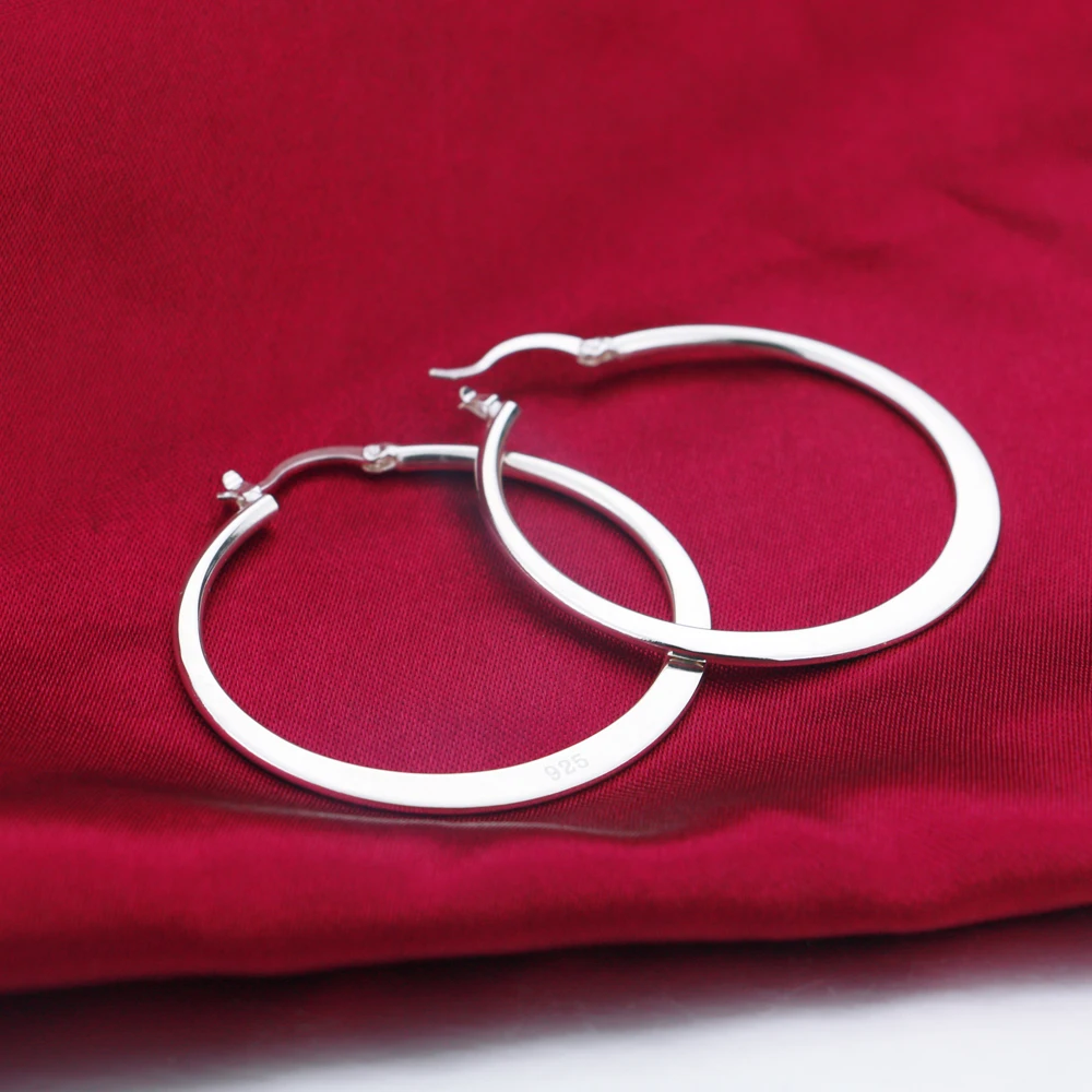 Серьги женские круглые из серебра 925 пробы с глянцевым дизайном| |