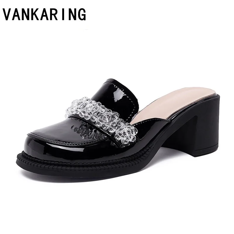 Босоножки женские из лакированной кожи с круглым носком на высоком каблуке |