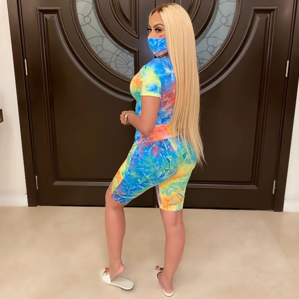 Женский спортивный костюм из двух предметов: топ с коротким рукавом и шорты |