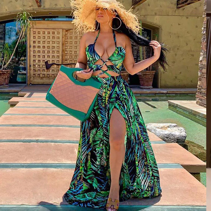 Женское длинное платье с лямкой на шее открытыми плечами и V-образным вырезом |