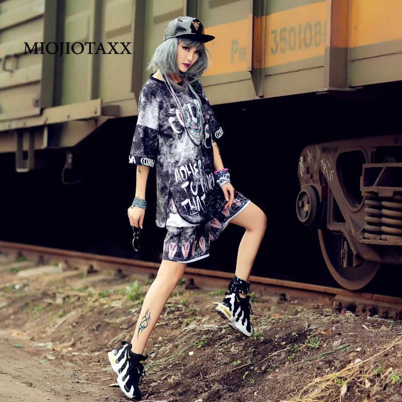 

Весна 2022, новинка, повседневный костюм MIOJIOTAXX большого размера с коротким рукавом и надписью граффити, футболка для женщин, одежда Y2k, топ, ули...