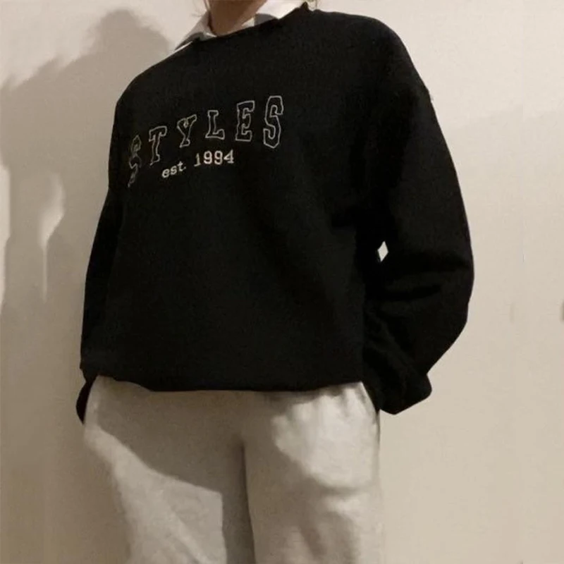 

black pullover Retro style embroidery Casual pullover sweatshirt