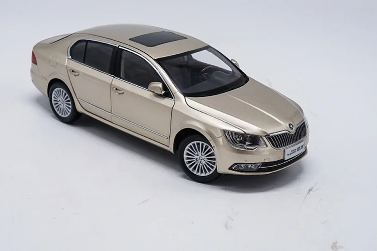 1:18 Skoda Superb сплав модель автомобиля статические металлические модельные автомобили оригинальная коробка для коллекции подарков