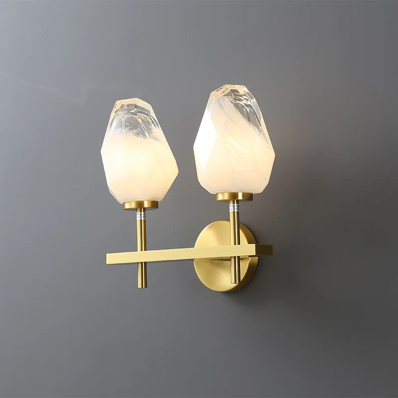 للبيع الشمال أضواء نحاسية اللون الفاخرة الدرج الممر الزجاج الجدار مصباح الحديثة Mminimalist نوم السرير غرفة المعيشة إضاءة خلفية