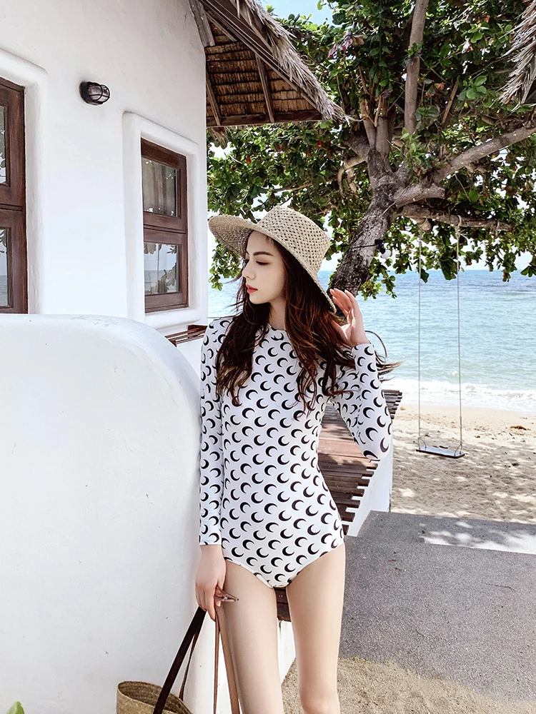 

One-piece swimsuit women's thin and small breasts gathered sexy long-sleeved swim bikini fashion new hot spring seaside