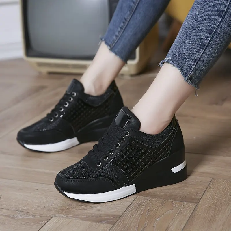 

New women's round head front lace up breathable flat heel casual sports shoes