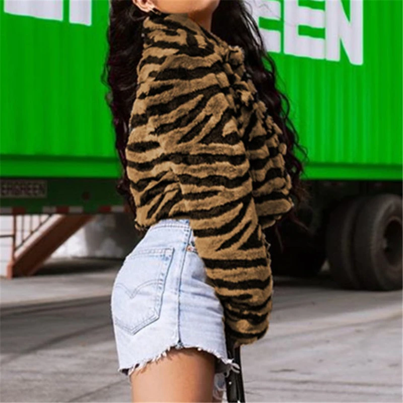 Укороченная Женская куртка 2019 укороченная модная короткая с животным принтом