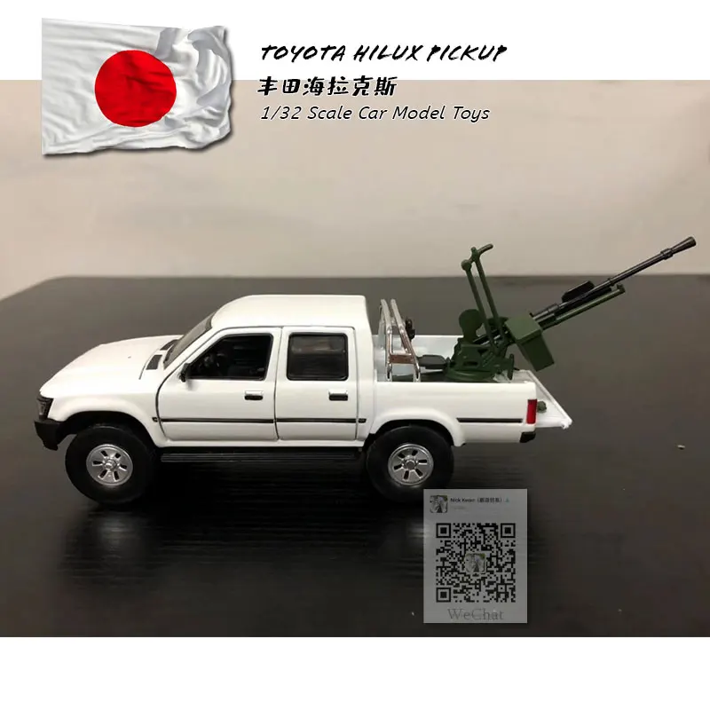 1/32 масштаба звука & светильник Модель игрушка автомобиля TOYOTA Hilux с оружием Пикап
