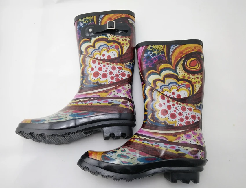 

Waterproof garden boots heavy duty lug tread knee heigh oem women plastic rain boots
