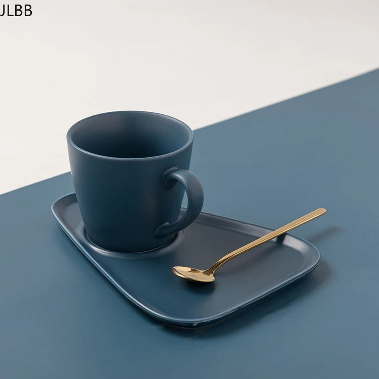 

European Ceramic Coffee Cups and Saucer Sets Luxury Coffee Mug Travel Personalized Coffee Mugs Creative Tazas Water Bottle Bb50