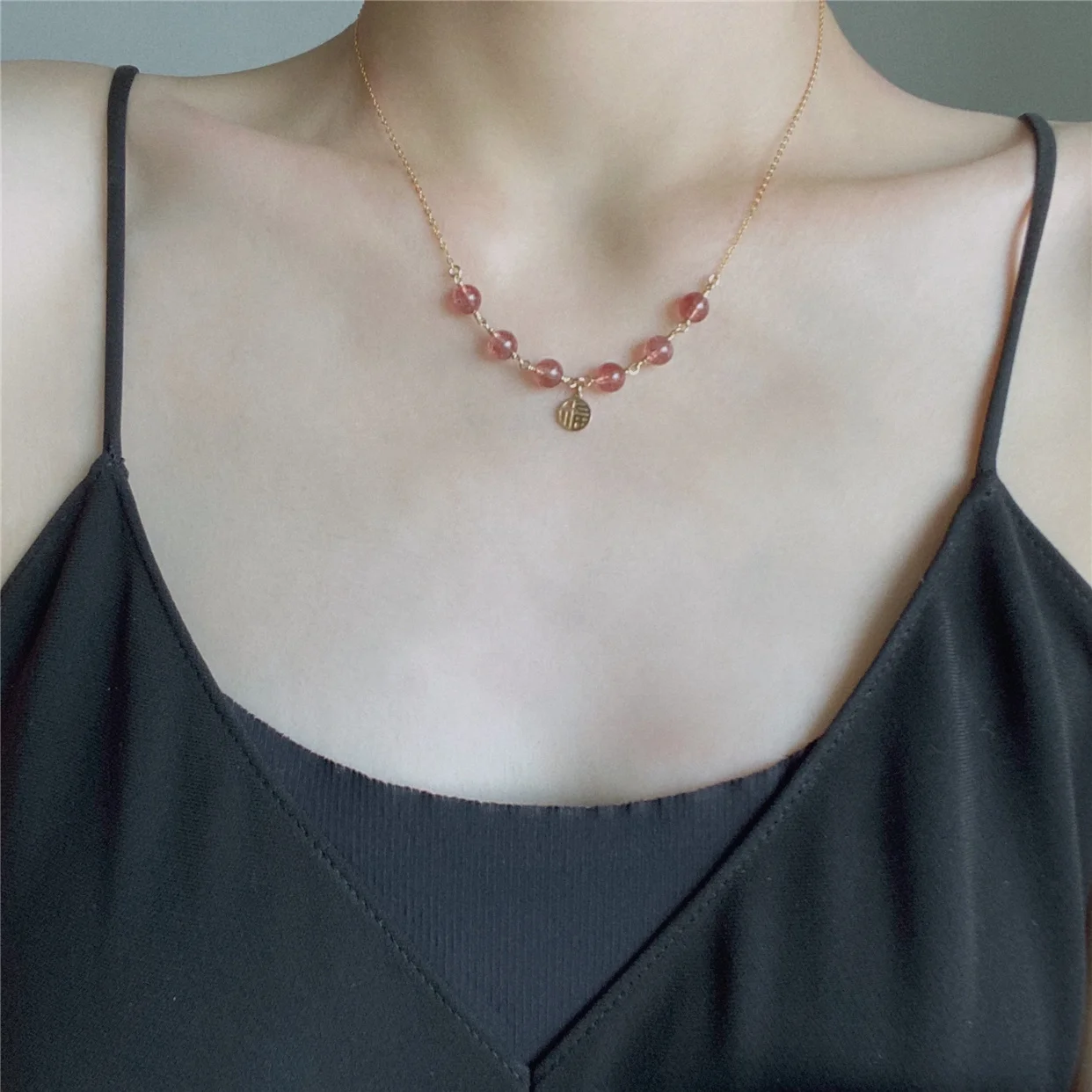 

Natural Stone Strawberry Crystal Necklace Female Forest Fresh Clavicle Chain Girl Peach Blossom Necklace