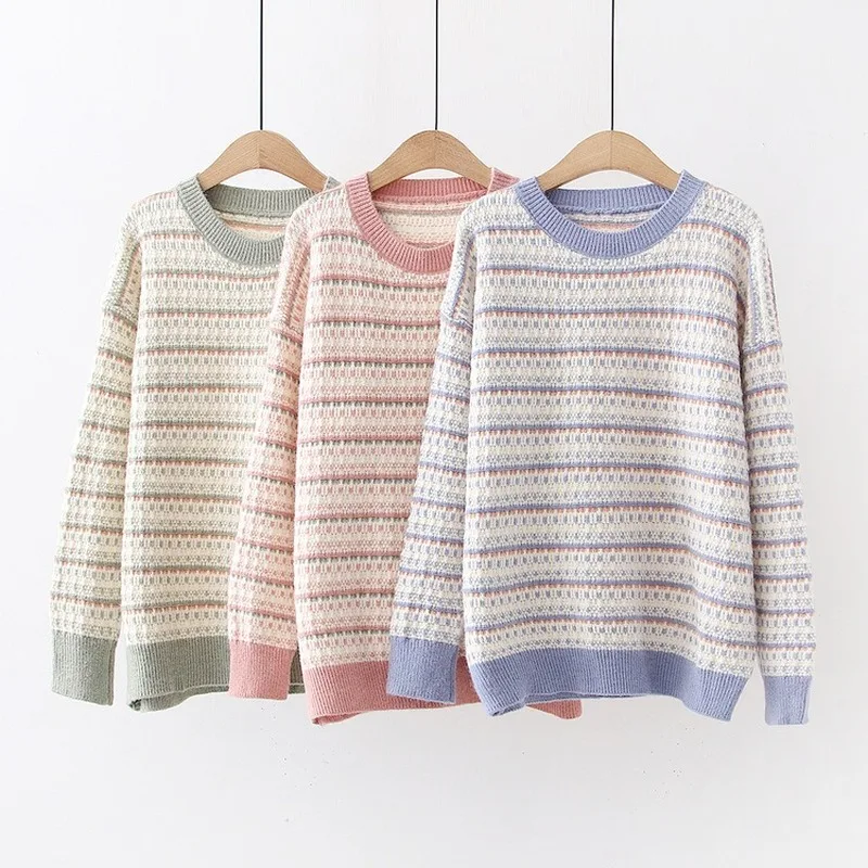 Свитер женский осенне-зимний в полоску с круглым вырезом | Женская одежда