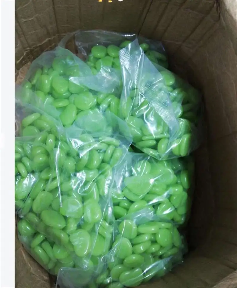 

200pcs Glow in the Dark Garden Pebbles Glow Stones Rocks for Walkways Garden Path Patio Lawn Garden Yard Decor Luminous Stones