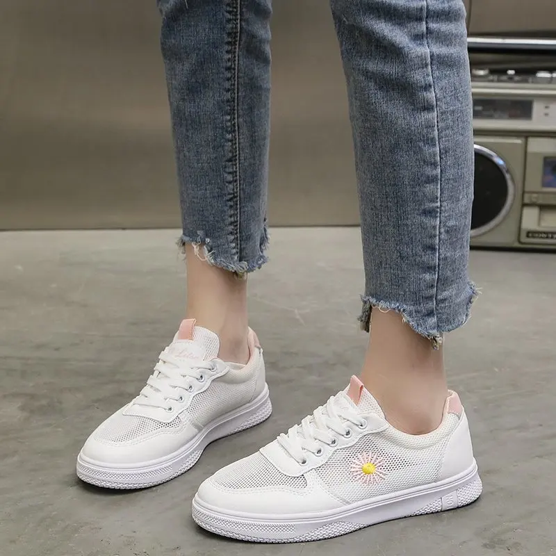 

Sneakers Women White Shoes Embroidery Small Daisy Flowers Flat Shoes PU Leather Casual Shoes Summer Mesh Ladies Shoes