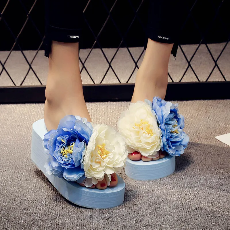 Сандалии женские с большими цветами красивая пляжная обувь на платформе и