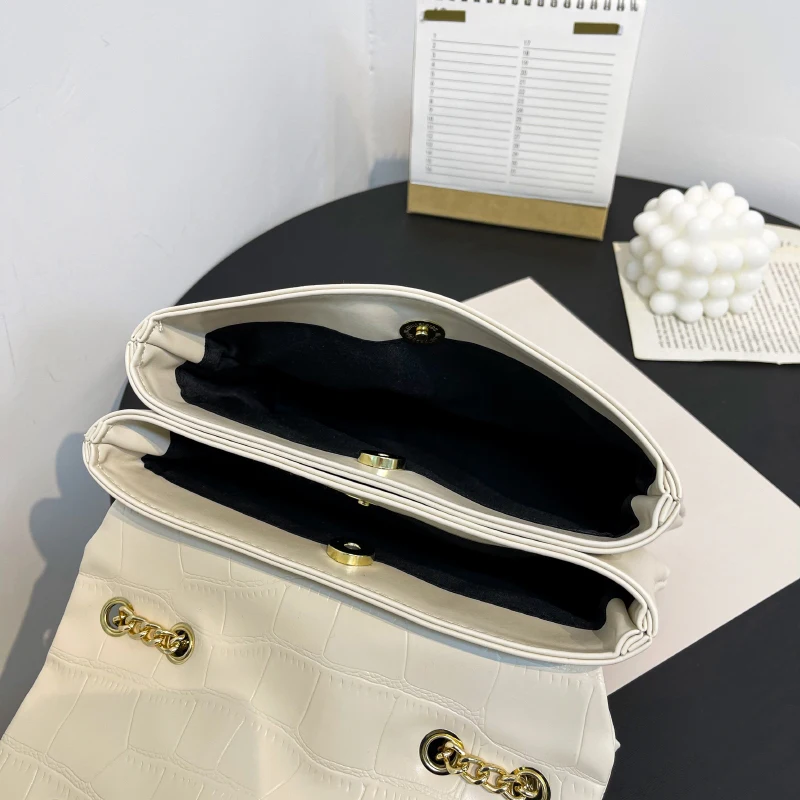 

Solid color leather shoulder messenger bag 2019 new ladies chain handbags fashion casual shopping bag multi-layer envelope bag