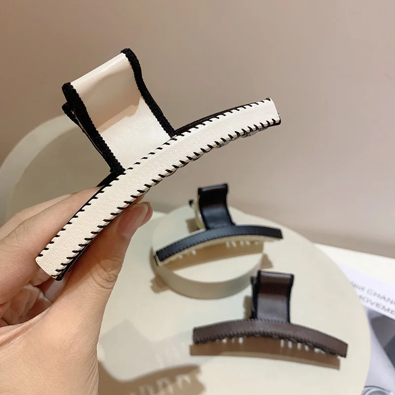 

New Ornament Hairpins PU Leather Charms Hair Claw Hair Clips Luxury Big Black White Hairgrips Headwear Female Bath Accessories