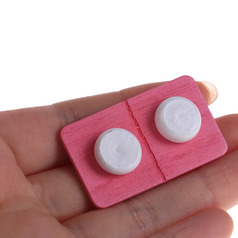 

New Arrival 4pcs Mini Wooden Simulation Pill Capsule Model Dollhouse Miniature Accessories Decoration