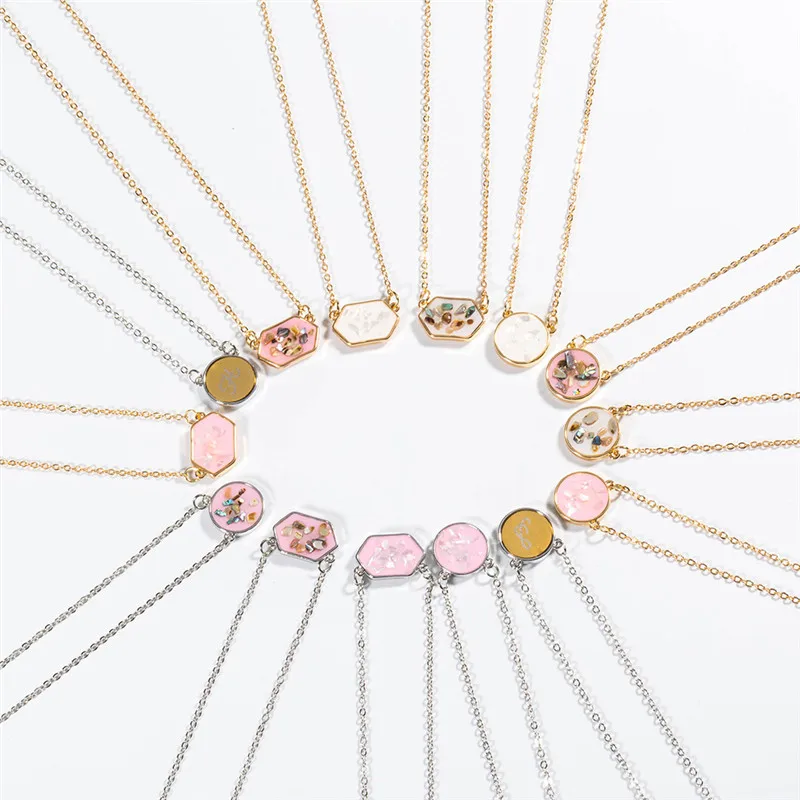 

2019 Fashion 26 Initial Letter Necklace For Women Accessories Round Gold Color Seashell Necklace Pendant Custom Name Necklace