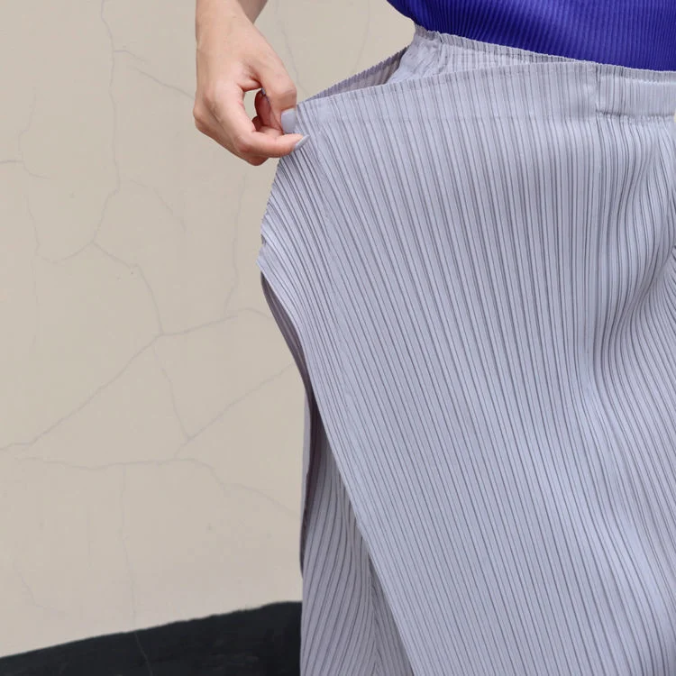 

Large size niche asymmetric design one side hem one side split fold series architectural style skirt women's trend