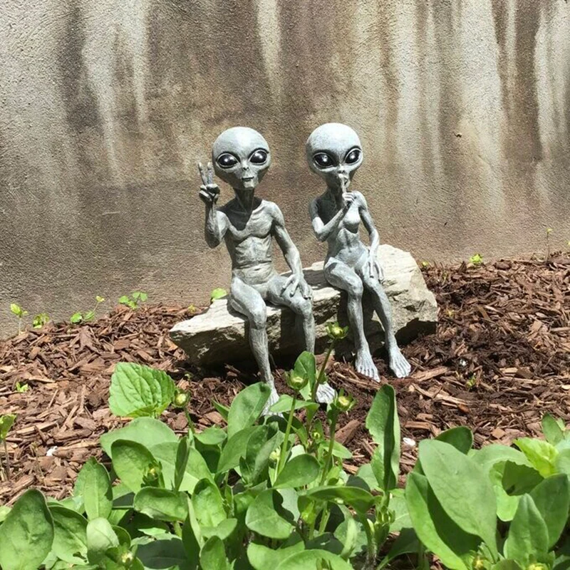 Outer Space Alien Dude and Babe Shelf Sitters Statue Figurine Home Indoor Outdoor Decoration TN99 | Дом и сад