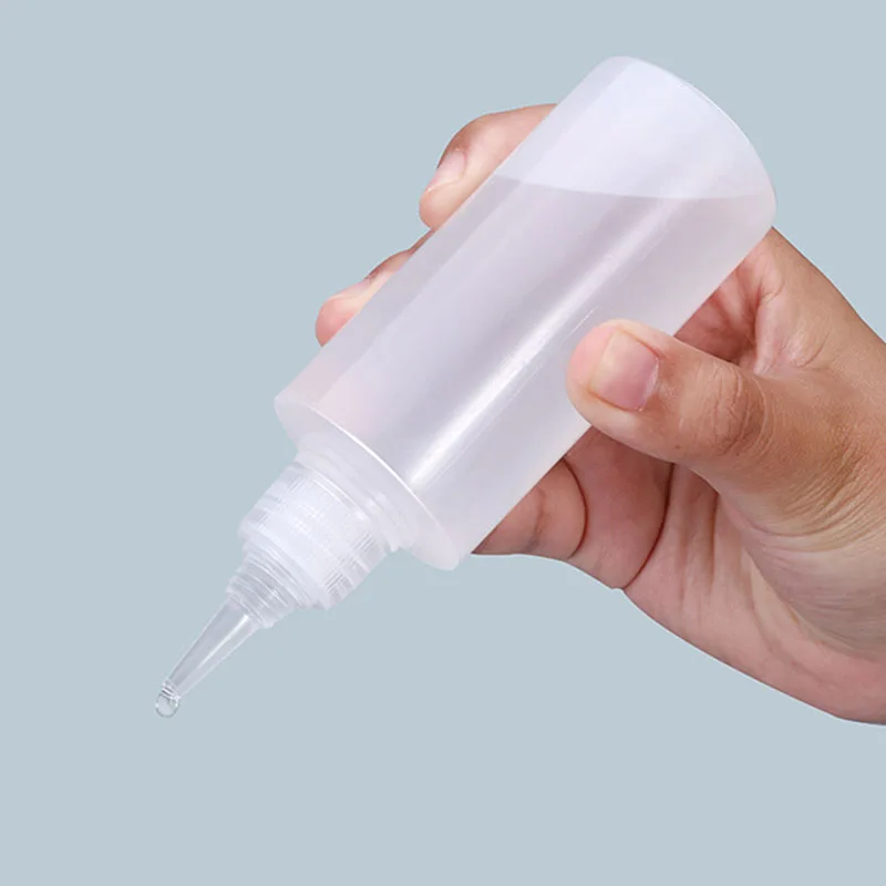 Пластиковая маленькая бутылочка для выдавливания и крышка бутылки контейнер