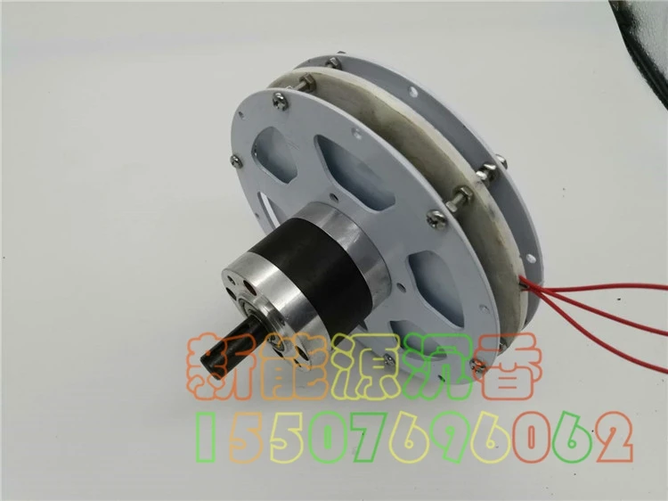 Высокоэффективный безжелезный генератор с постоянным магнитом дискового типа