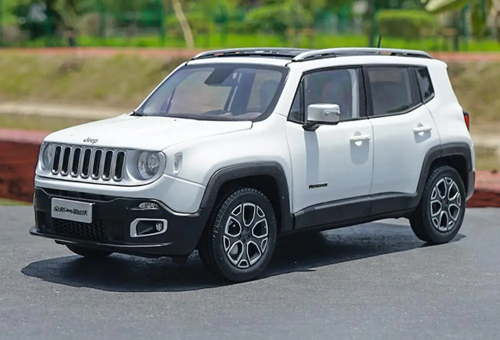 

Модель литая автомобиля Jeep Renegade Suv, белая, масштаб 1/18