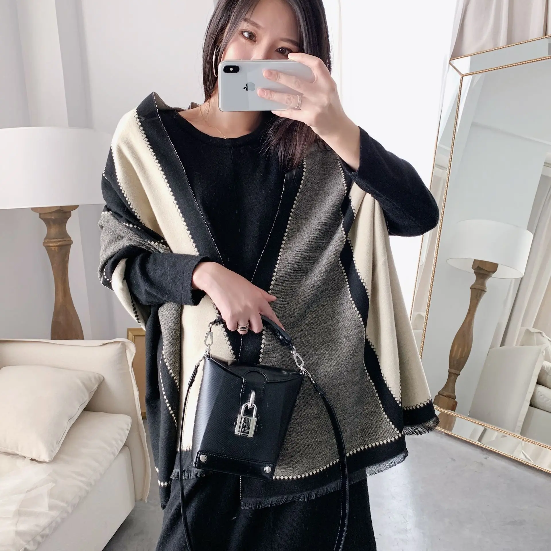 

2020 spring and autumn European and American new scarf women's V-shaped air-conditioned room big shawl warm and thick scarf