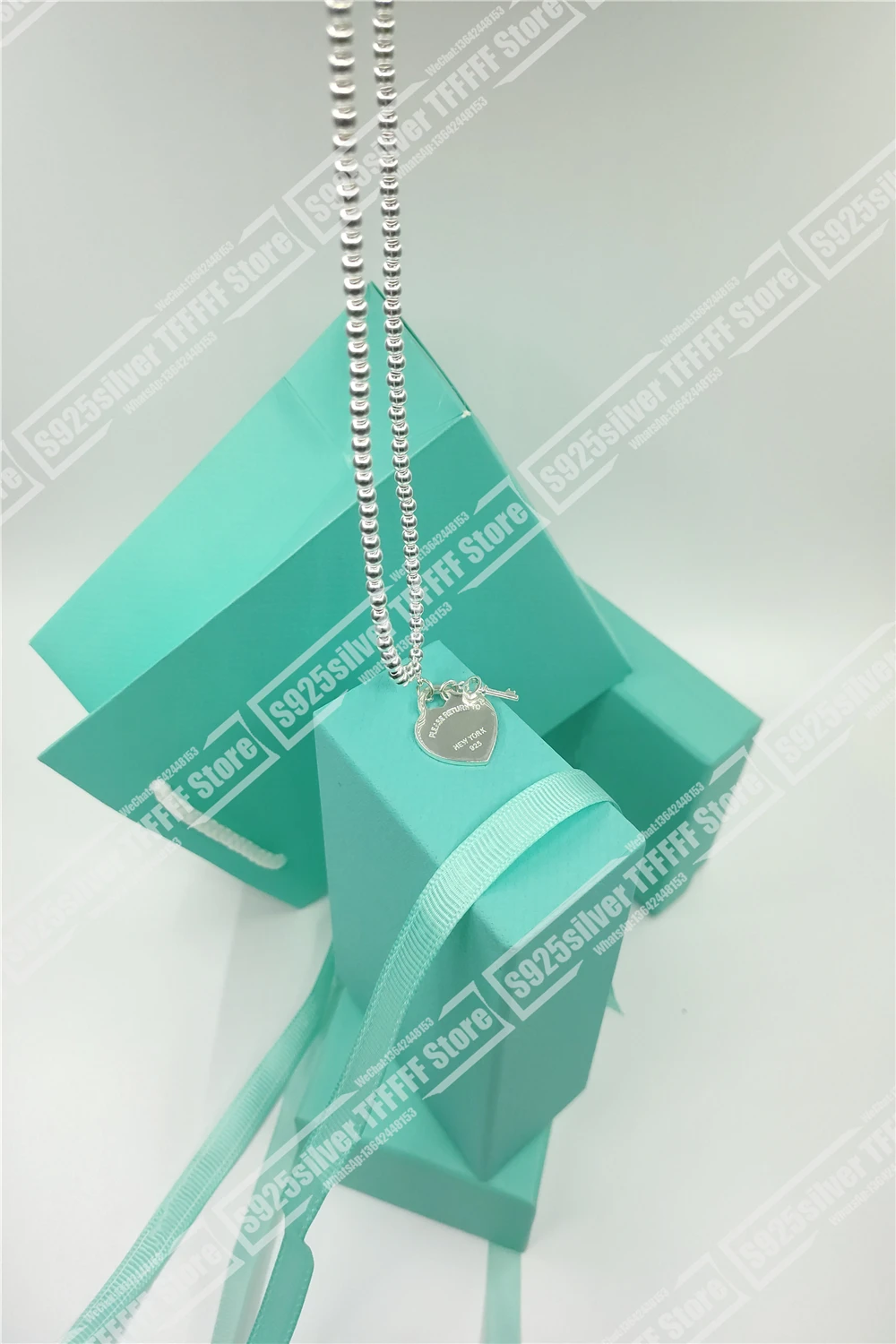 

Classic hot style lovers heart with key hang act the role of the necklace