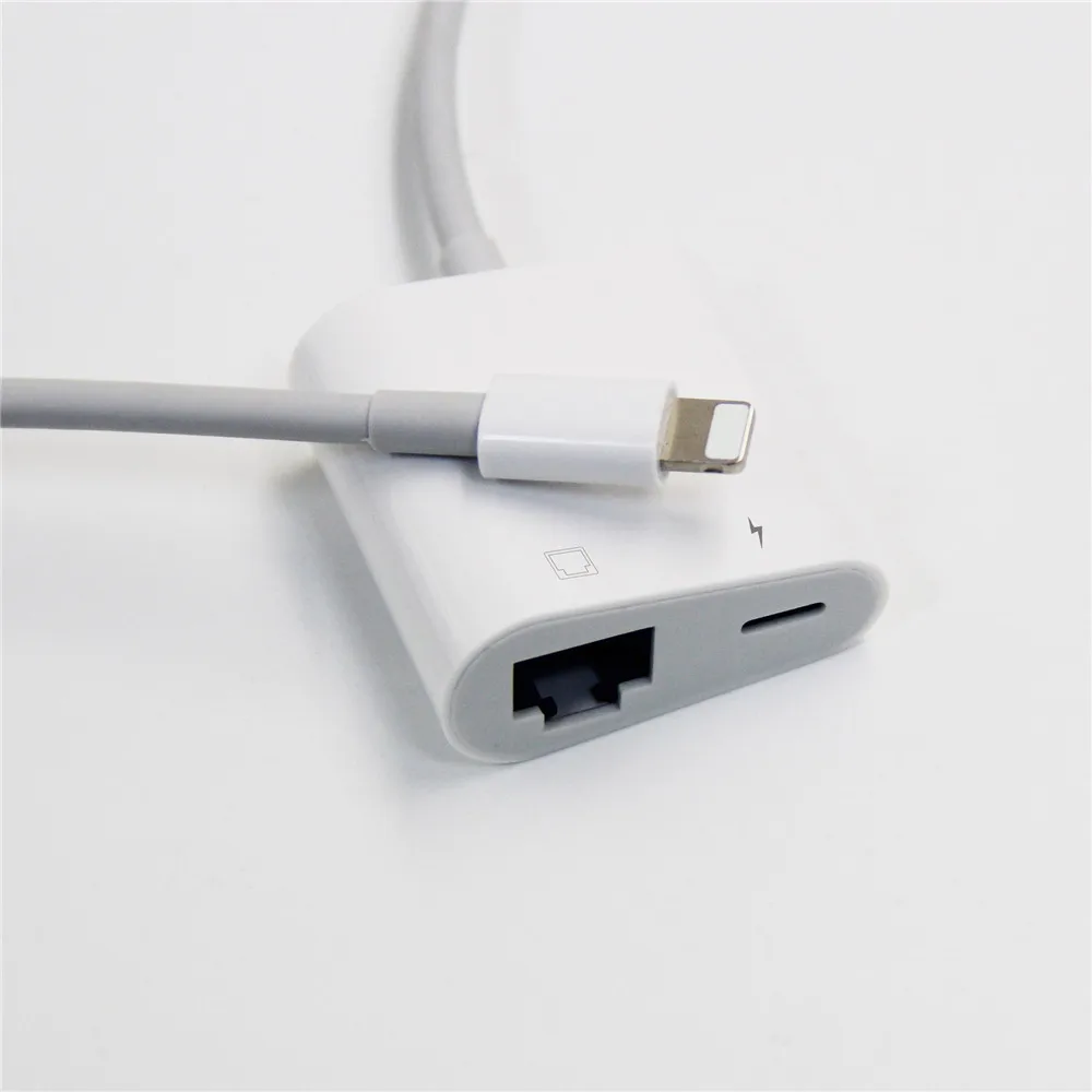 Адаптер Lightning/RJ45 100 мбит/с с источником питания| |