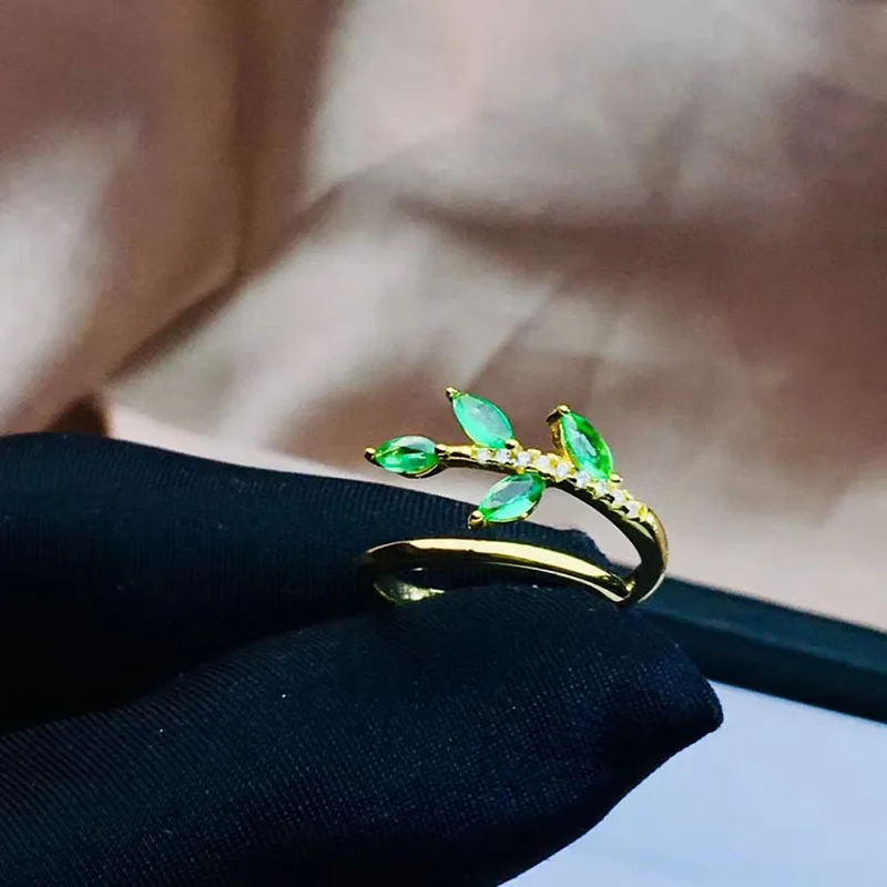 Простые элегантные изумрудные кольцо 18K желтое позолоченное с овальной вставкой