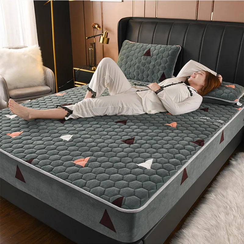 

Autumn and Winter Fitted Bed Sheet Animals Strawberry Flowers Printed Bed Sheets Crystal Velvet Luxury Keep Warm