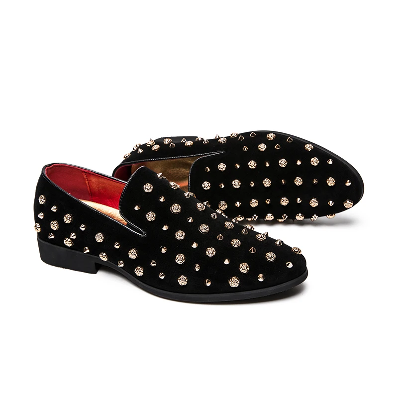 Женская кожаная обувь с шипами и заостренным носком | Обувь