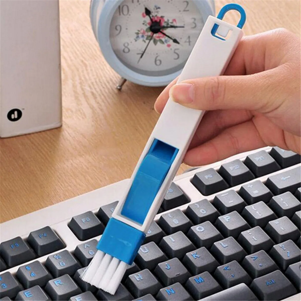 

Multifunctional Keyboard Dust Cleaning Brush 2 in 1drawer cupboard corner cleaning dust cleaning brush