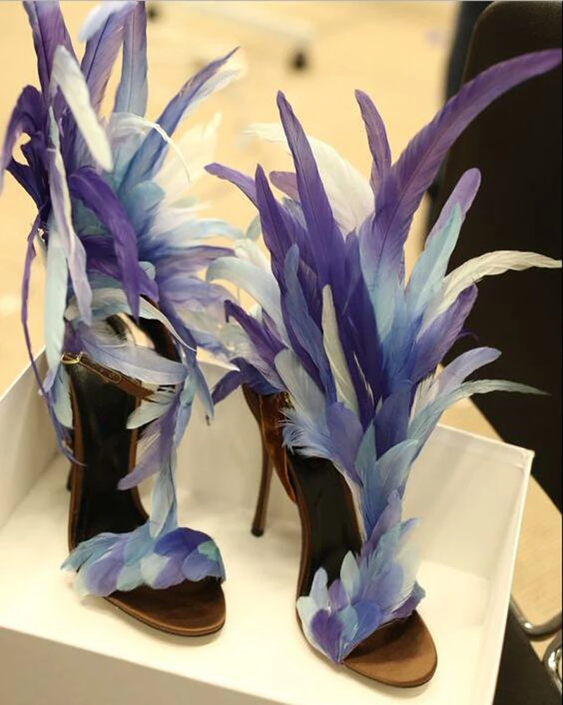 Женские сандалии-гладиаторы Prova Perfetto с перьями босоножки Т-образным ремешком и