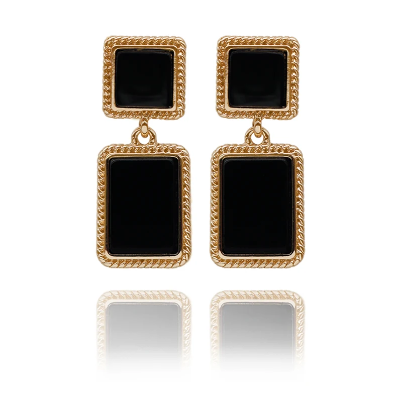 сережки с черным камнем квадратные.