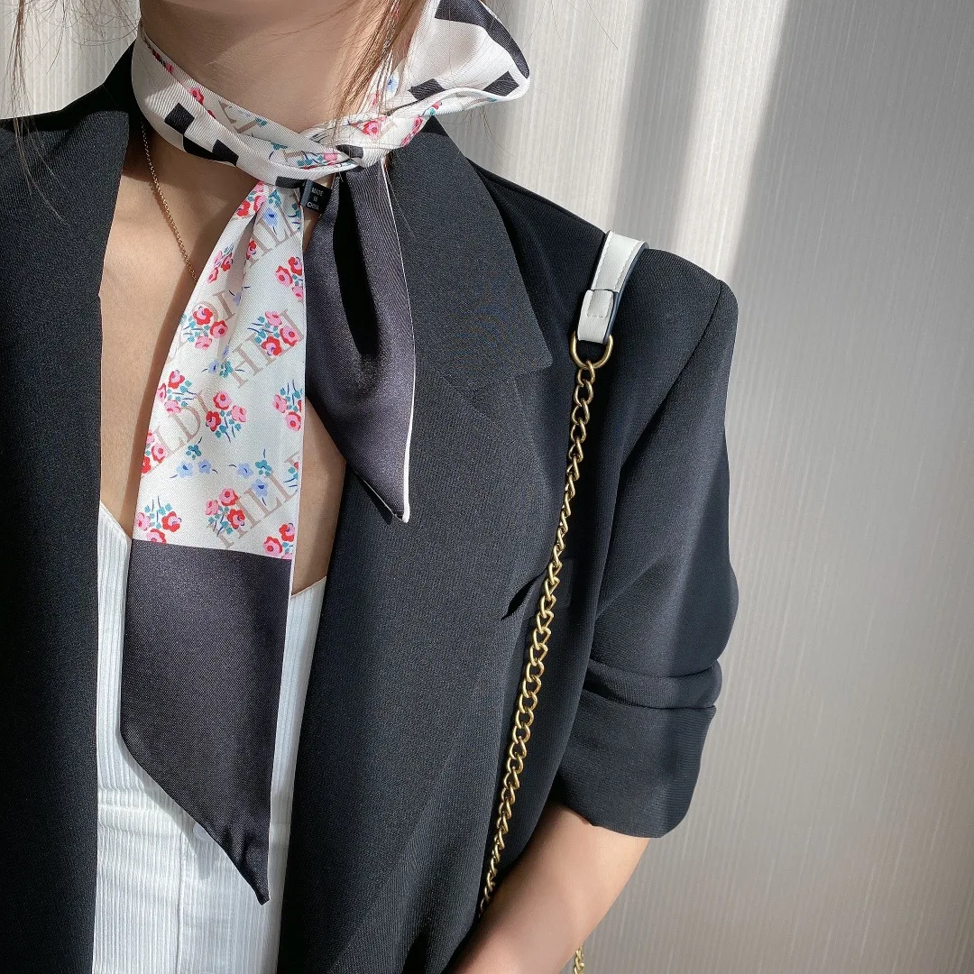 

Double-Sided Pointed Women's Silk Scarf Artificial Twill Color Matching Xiao Shuihua Stewardess Scarf with Hand Gift Hair Band